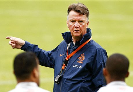 Arsenal make contact with Van Gaal