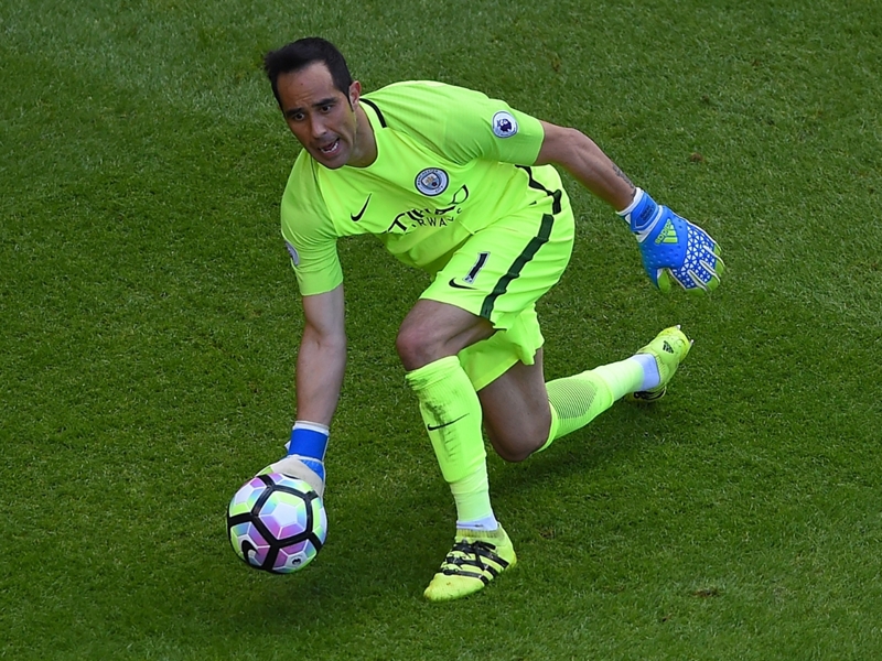 Manchester City, Bravo : "Messi ? Cela ne sert à rien de l'analyser"