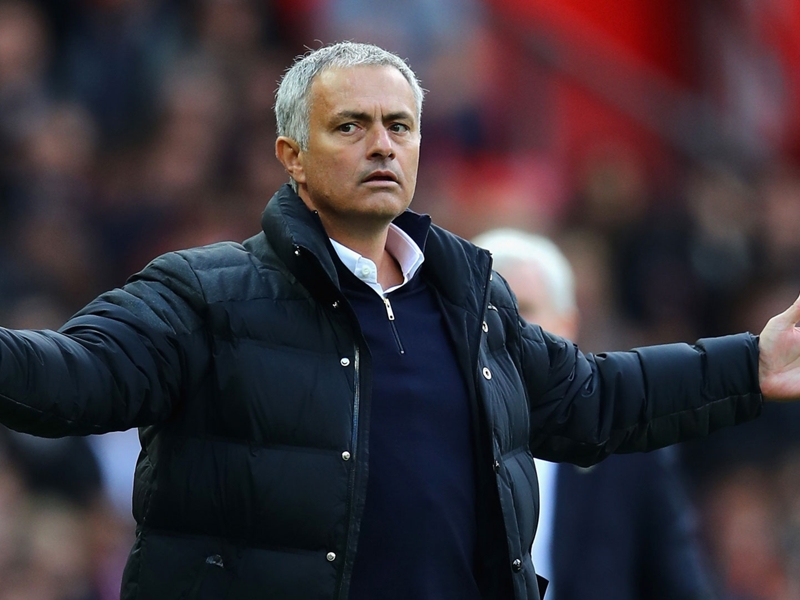 Manchester United, Gary Neville doute de José Mourinho