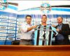 Rodriguinho é apresentado no Grêmio Rodriguinho é apresentado no Grêmio