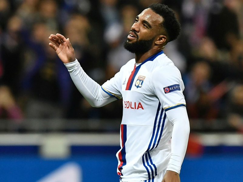 VIDÉO - Le pénalty manqué de Lacazette