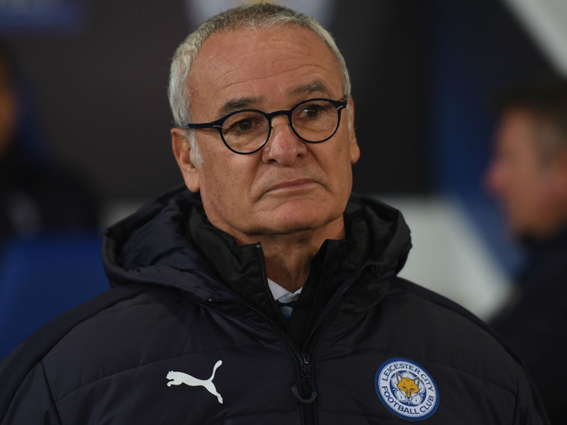 Ranieri hails Schmeichel's 'amazing save'