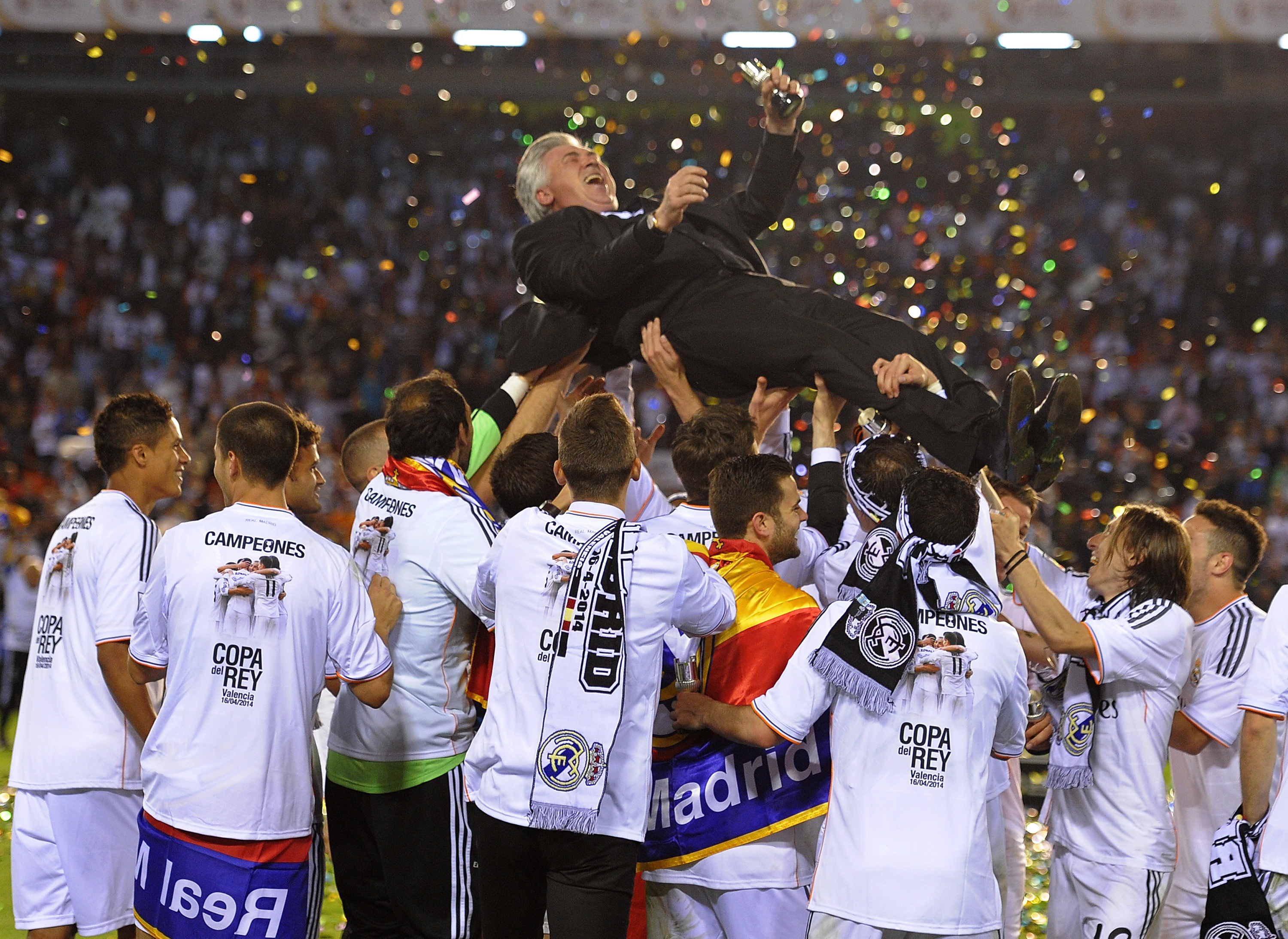 Real Madrid feiert den Pokal!