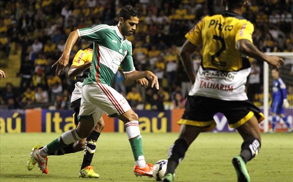 Massimo Divino cobra acerto com Kardec: 'É brincadeira, né, Nobre?'