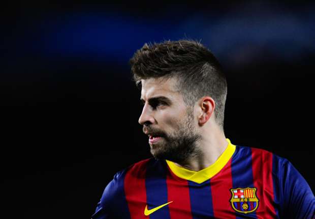 Pique agrees new Barcelona deal