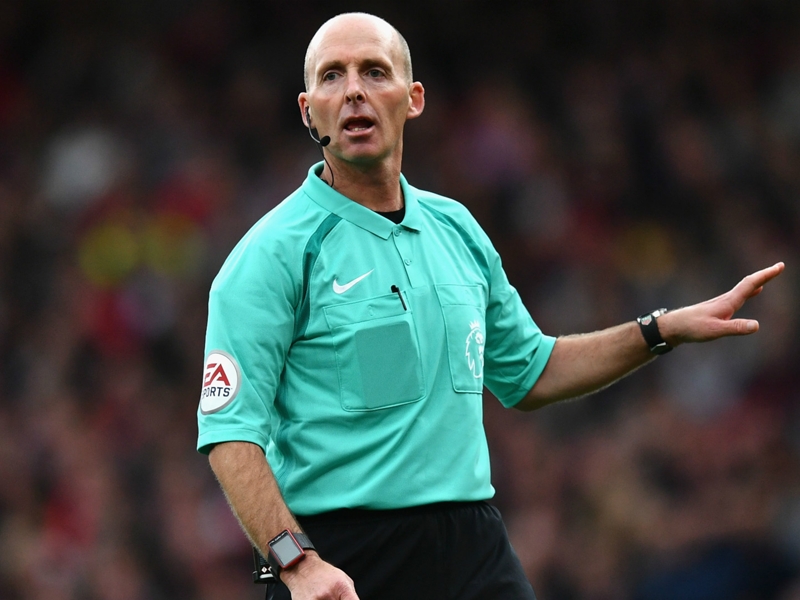 Mike Dean to referee Manchester derby clash