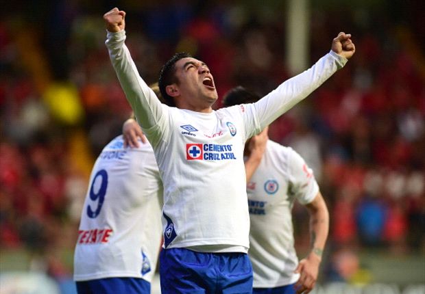 Fabián se siente contento con Cruz Azul, pero piensa en más opciones