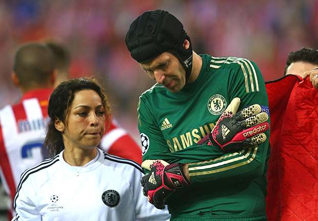 Cech undergoes surgery on shoulder injury 