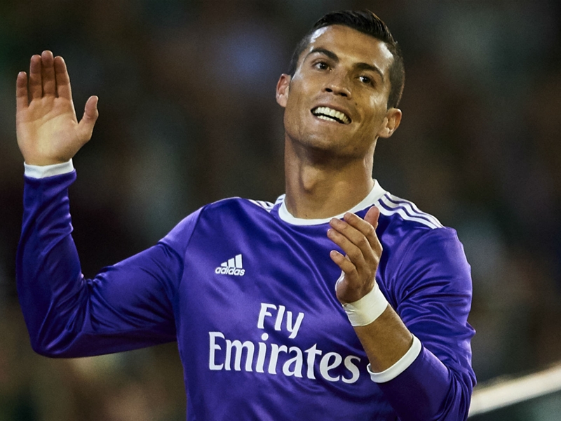 Ronaldo can no longer beat five opponents and score - Mendieta