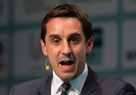 Neville Pertimbangkan Jadi Manajer