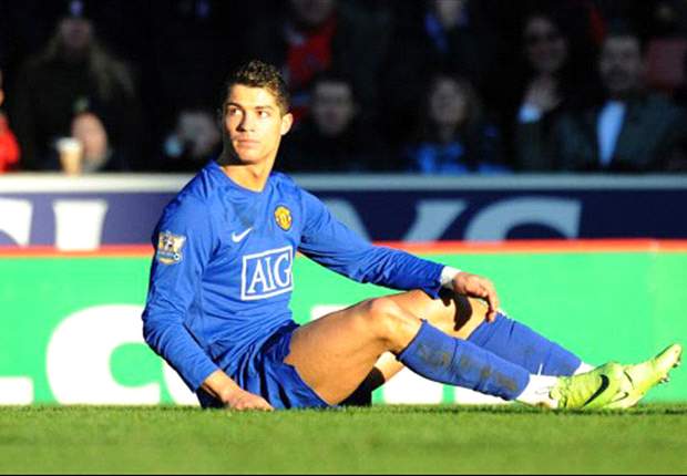 Cristiano Ronaldo Questions Ref In Manchester United's ...