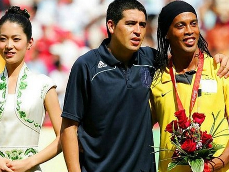 Giocare gratis per la Chapecoense: Ronaldinho e Riquelme ci pensano
