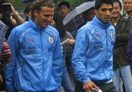 Suarez happy at Liverpool - Forlan