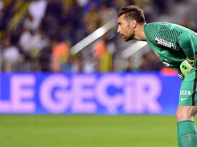 In Champions con 5 maglie, De Sanctis primo italiano a riuscirci