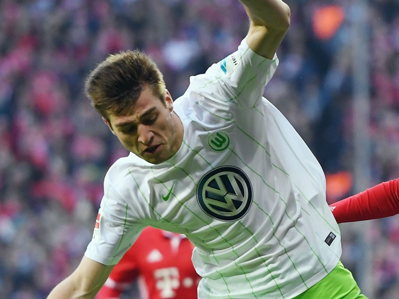 Knoche signs new Wolfsburg contract