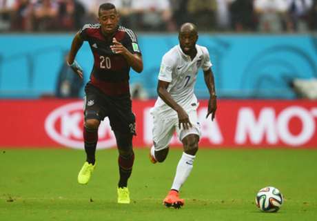 Houston signs DaMarcus Beasley
