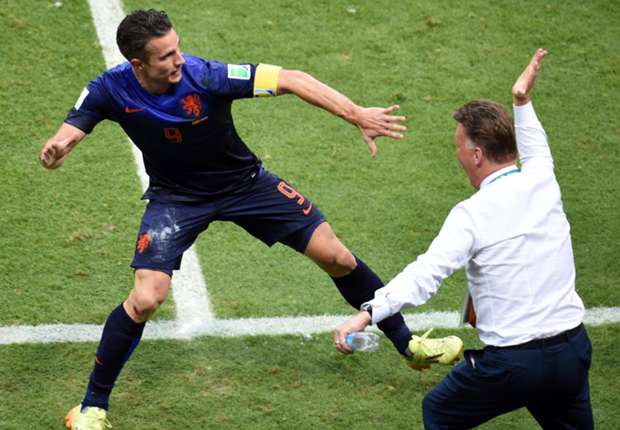 فان بيرسي يقود هجوم هولندا أمام المكسيك - 