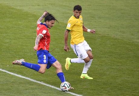 Pinilla se tatuó el tiro en el travesaño