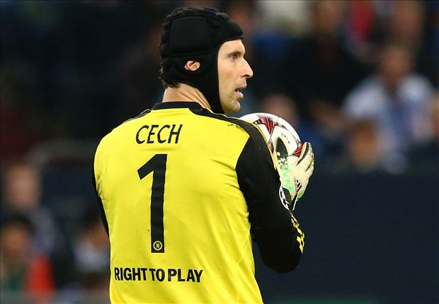 Chelsea boss Mourinho hints at Cech exit 