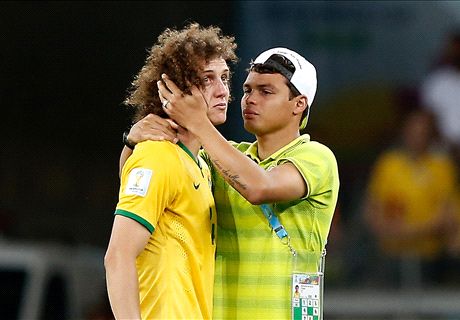 Mourinho leaps to Luiz's defence