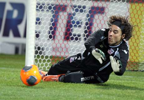 Ochoa to keep 'several' suitors waiting