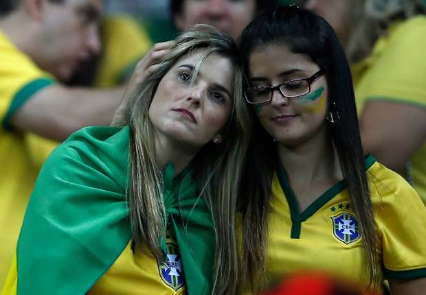 Torcedores recepcionam a delegação em Teresópolis com protesto - Goal.com