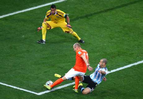 'Argentina lucky Robben hesitated'