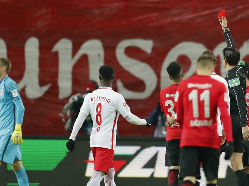 Frankfurt goalkeeper receives stupidest red card of the season!