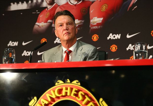 Herrera, Shaw & Rooney lead Van Gaal's first Manchester United squad