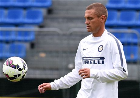 Vidic makes Inter bow in narrow win