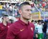 Modric mostra con orgoglio la maglia di Totti: "Quella più preziosa, è il mio idolo"
