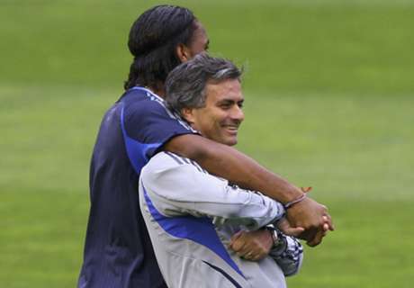 Mou confirma que piensan en Drogba