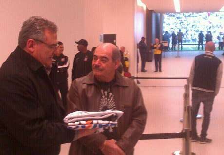 Timão homenageia Tião e Rivellino