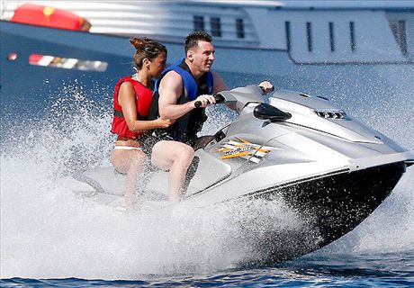 Messi se divierte andando en jet-ski