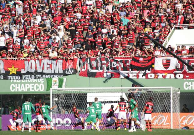 O treinador do Flamengo culpou o sol pelo gol da vitória da Chapecoense
