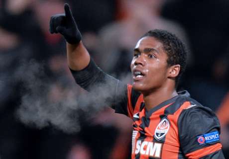 Douglas Costa: Chelsea were in touch
