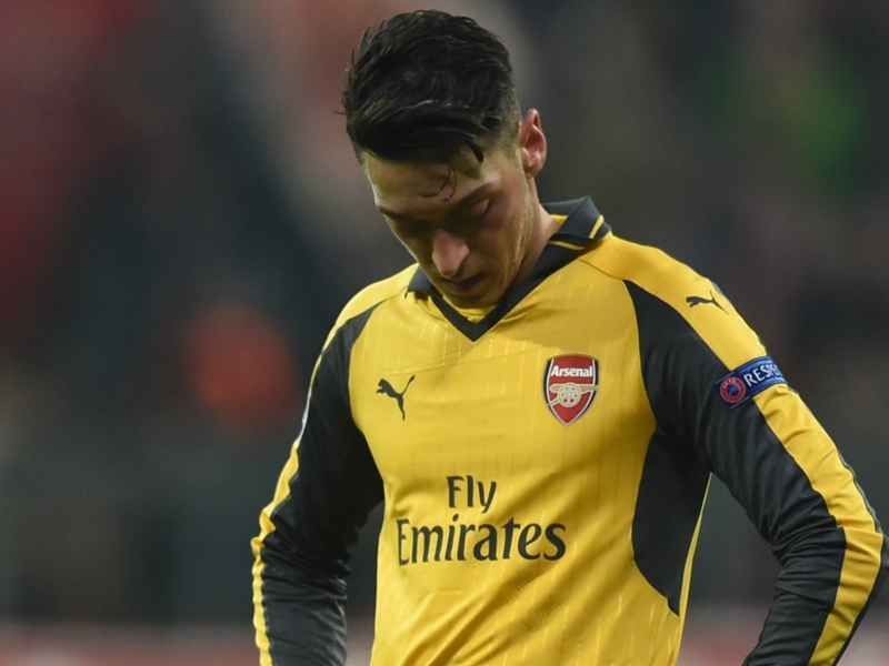 'Arsenal let Ozil down' - Gunners star suffering from lack of support, says Bierhoff