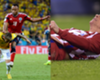 El padre de Neymar, indignado con la entrada a Fernando Torres