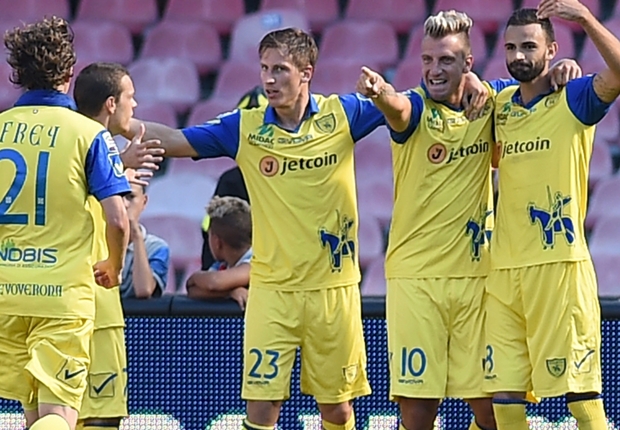 Napoli 0-1 Chievo: Maxi Lopez fires visitors to victory