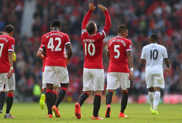 Rooney, con la 10 en la espalda, festeja su gol 175.