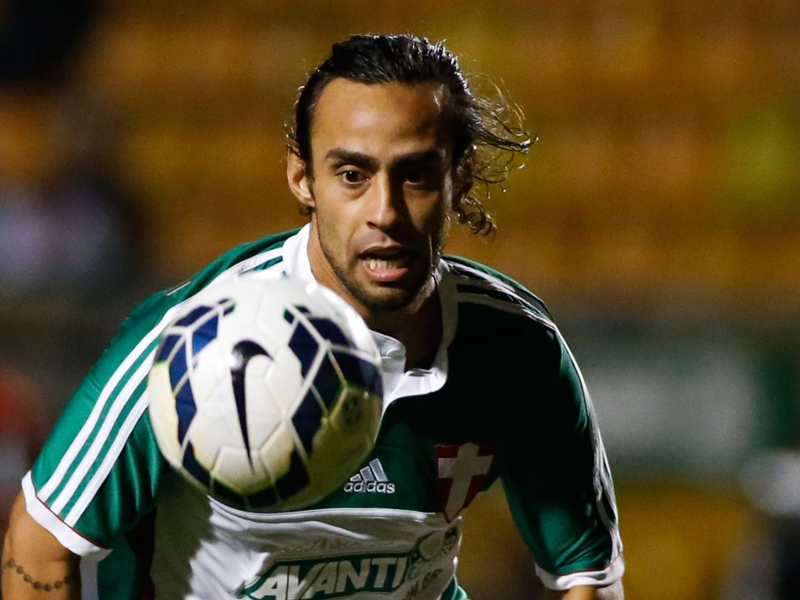 Meia do Palmeiras elogia fisioterapeuta cubano e alfineta DM do clube 