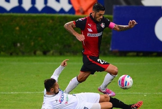 Atlas le pasó por encima al Querétaro con todo y Ronaldinho