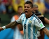 Marcos Rojo recibió un regalo de su ídolo, el Indio Solari