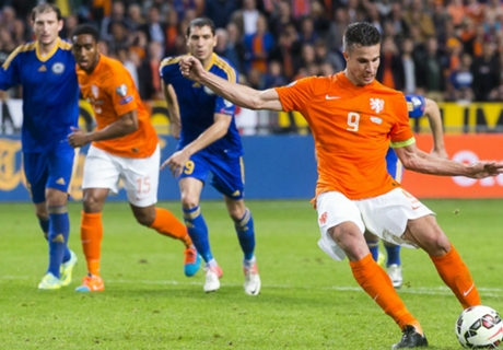Van Persie happy after 'bizarre' game