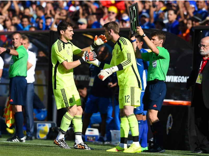 Spain need a replacement ready for Casillas - Del Bosque