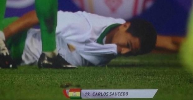 Carlos Saucedo celebra ante Chile.