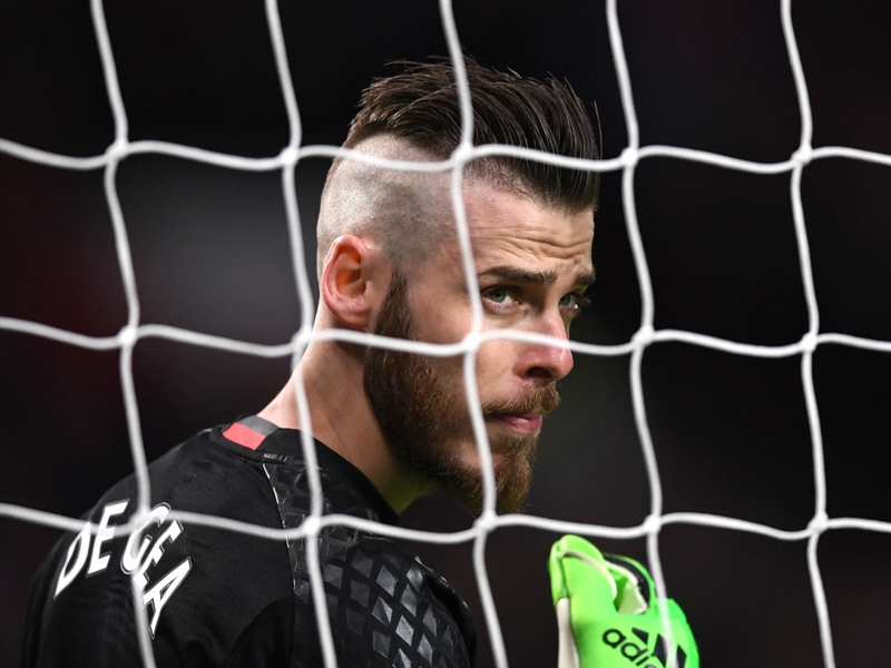 De Gea should not care about speculation, says Mourinho