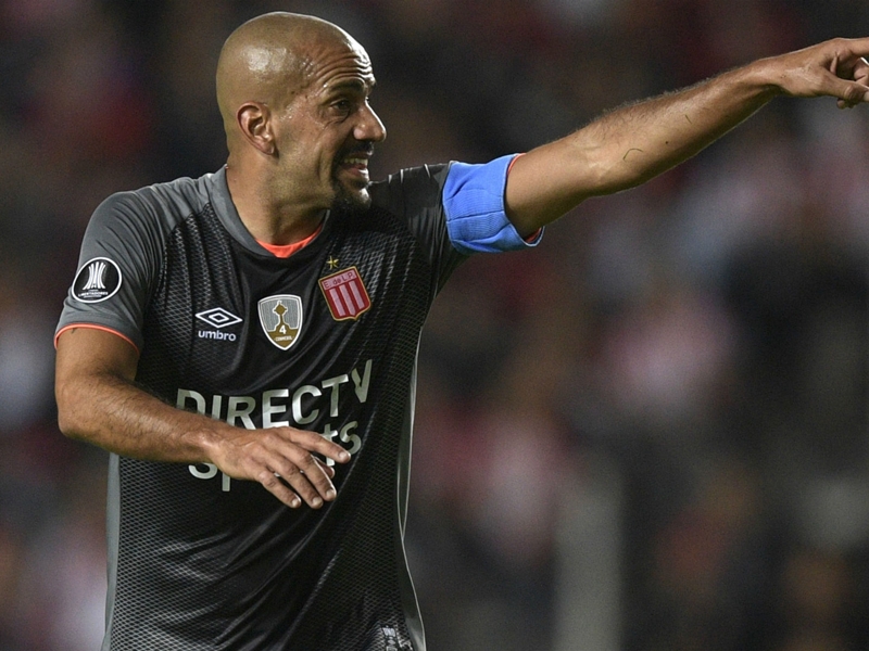 VIDEO: Former Manchester United star Veron returns to the pitch at 42