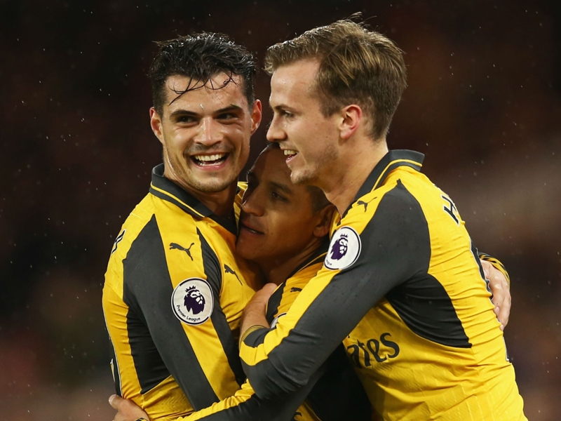 Alexis effort sees Arsenal join Man Utd in reaching goal landmark