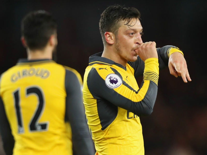 Middlesbrough 1 Arsenal 2: Ozil keeps top-four hopes alive